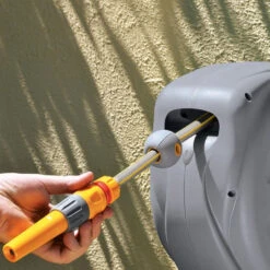 Hozelock Mini Auto Reel Hose System - 2485 -Green Garden World 2485 detail 3