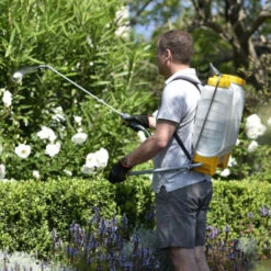 Hozelock 12L Pressure Sprayer Plus - 4712 -Green Garden World 4712 1