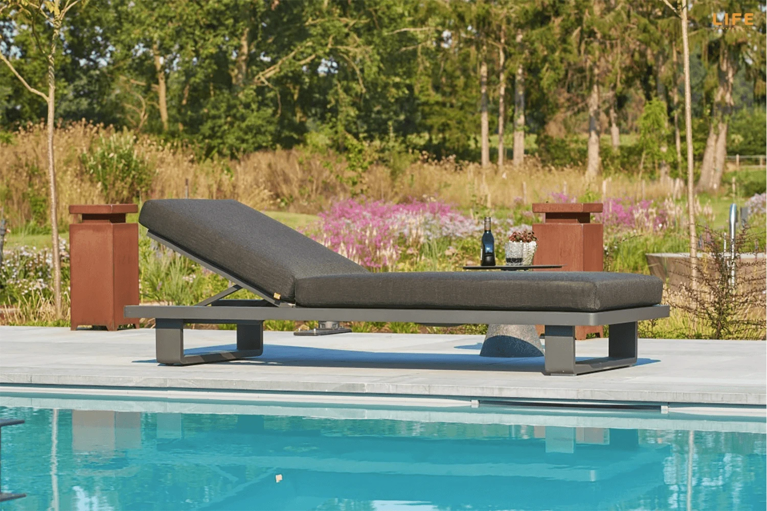 Life Fitz Roy Single Sun Loungers In Lava / Carbon 3 Life Fitz Roy Single Sun Loungers In Lava / Carbon