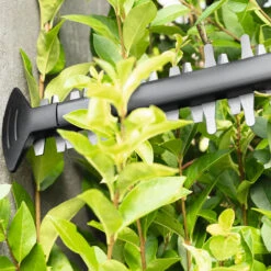Bosch AHS 50-20 Li Cordless Hedge Trimmer 10 Bosch AHS 50-20 Li Cordless Hedge Trimmer -Green Garden World ahs 50 20li cut 1