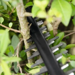 Bosch AHS 50-20 Li Cordless Hedge Trimmer 11 Bosch AHS 50-20 Li Cordless Hedge Trimmer -Green Garden World ahs 50 20li teeth 1