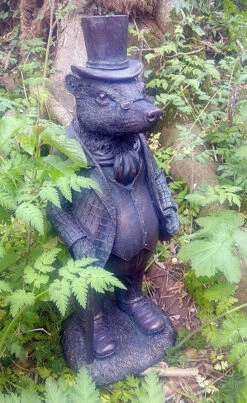 Stone Resin Wind In The Willows Sculptures: Toad, Ratty, Mole, Badger 12 Stone Resin Wind In The Willows Sculptures: Toad, Ratty, Mole, Badger -Green Garden World l 718NSIgg6sS. AC SL1000