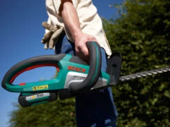 Bosch Electric Advanced HedgeCut 36 -Green Garden World l bosch advanced hedgecut 36 lifestyle