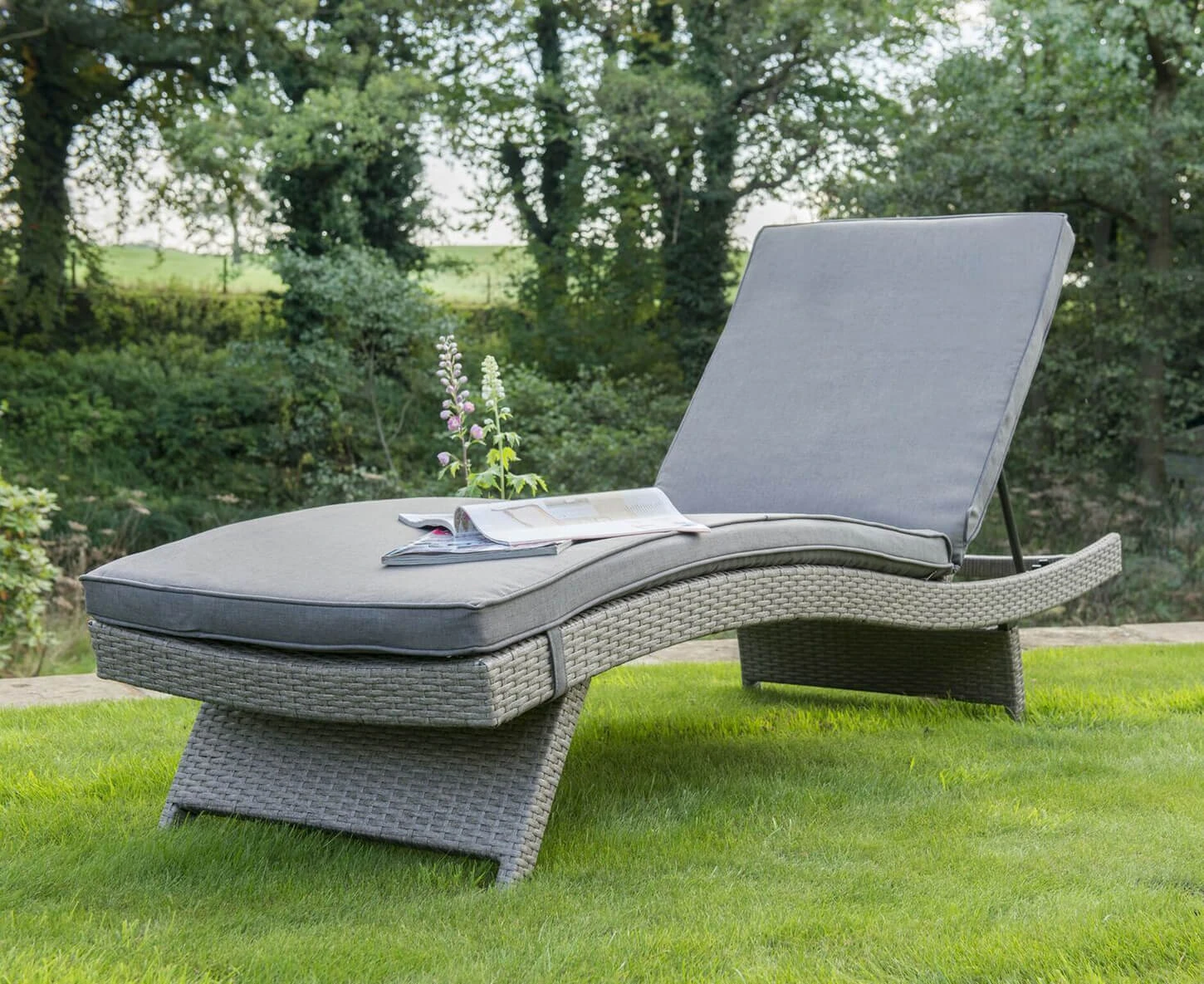 Kettler Universal Weave Lounger - White Wash And Taupe 3 Kettler Universal Weave Lounger - White Wash And Taupe