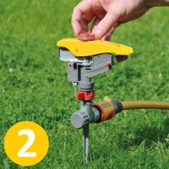 Hozelock Pulsating Sprinkler -Green Garden World l pulsating sprinkler head 2550 hozelock action2