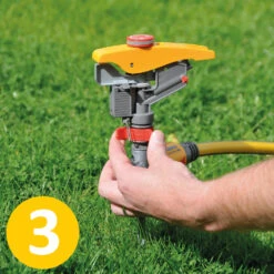 Hozelock Pulsating Sprinkler -Green Garden World l pulsating sprinkler head 2550 hozelock action3